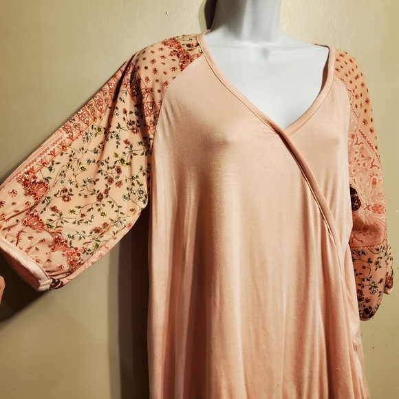 NWT Blush short sleeve top w/ floral details S-M-L - Picture 3 of 8